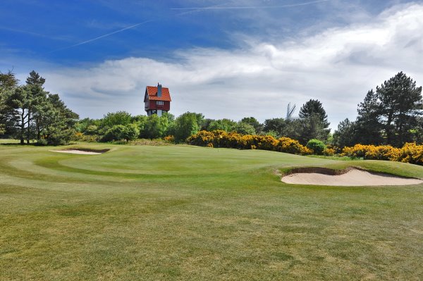 Newly renovated bunkering at Thorpeness’ 18th hole (House in the Clouds)