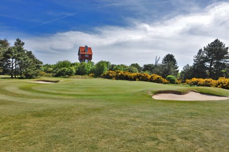 Suffolk Hotel launches green-fingered golf break packages – Thorpeness Golf Club 18th hole