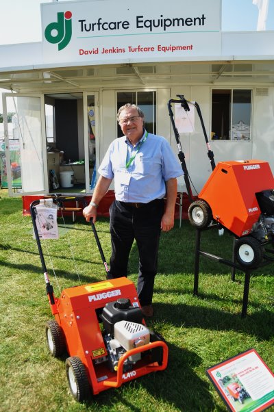 DJ Turfcare’s David Jenkins and the Plugger PL410 on the stand at IOG SALTEX. www.djturfcare.co.uk