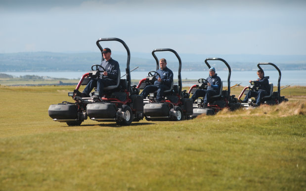 Lely UK sign new contract with Gullane Golf Club.
