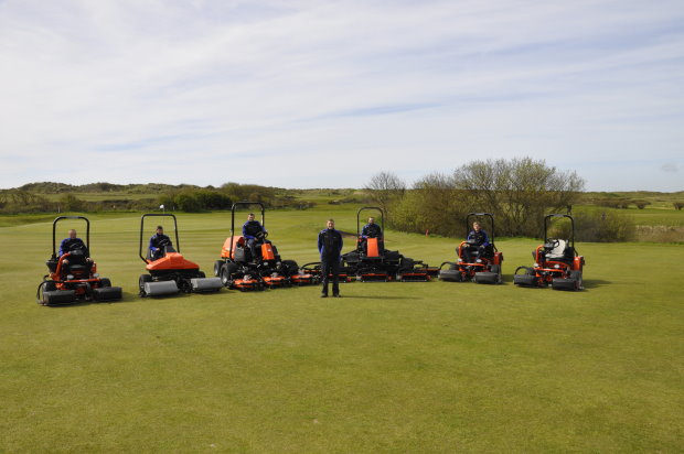 Michael Mead (centre) with his greenkeeping team and the new Jacobsen mowers_DSC0832