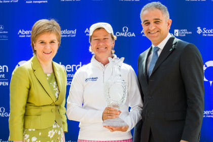 Catriona Matthew, vice-captain of The 2017 European Solheim Cup Team (centre) with Ladies European Tour CEO Ivan Khodabakhsh (right) with The Right Honourable Nicola Sturgeon, First Minister of Scotland MSP (left).