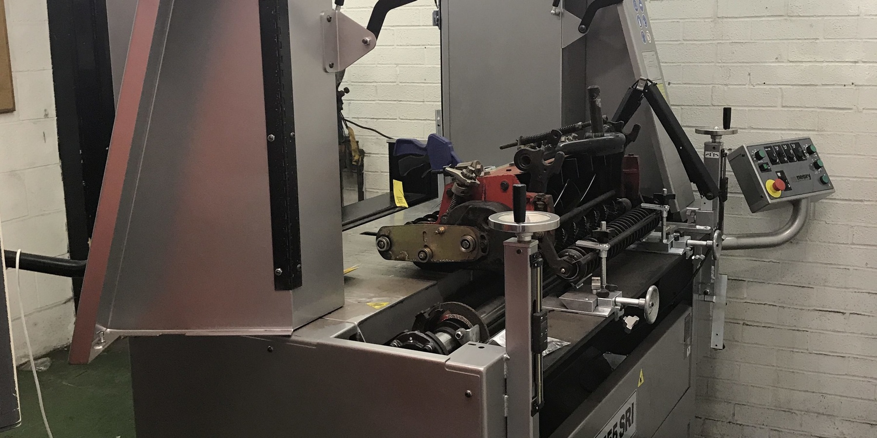 New Neary 555 SRI Professional Grinder at Cheshire Turf Machinery