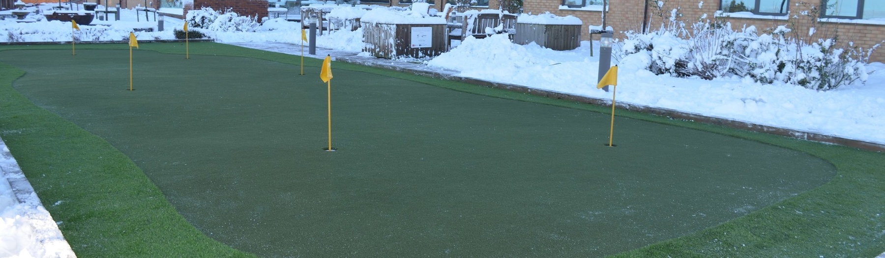 Nothing stands in the way of a good game of golf with an all-weather Huxley Golf putting green – 2.