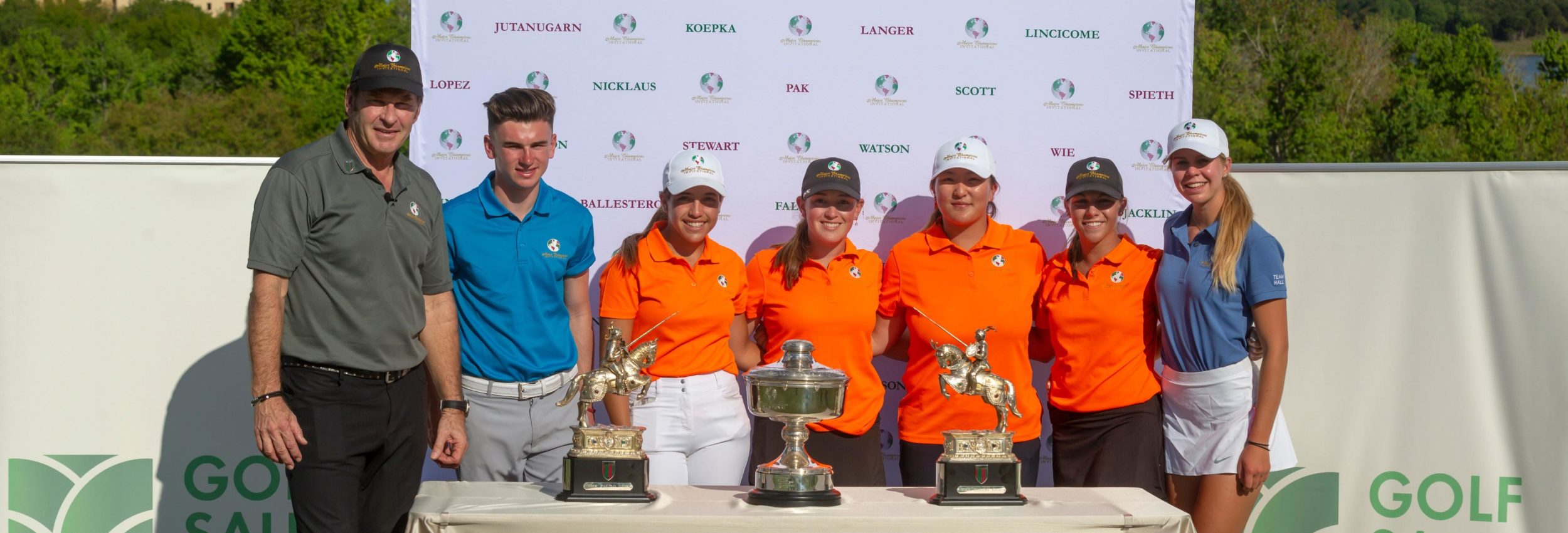 Championship hostscrop(From L-R) Sir Nick Faldo (Tournament Host), Conor Gough (2019 Boys), 2019 Team Winners, Annabell Fuller (2019 Girls)