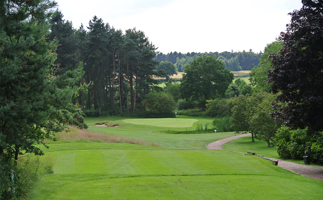 Oakmere-Park-a-view-from-the-first-tee