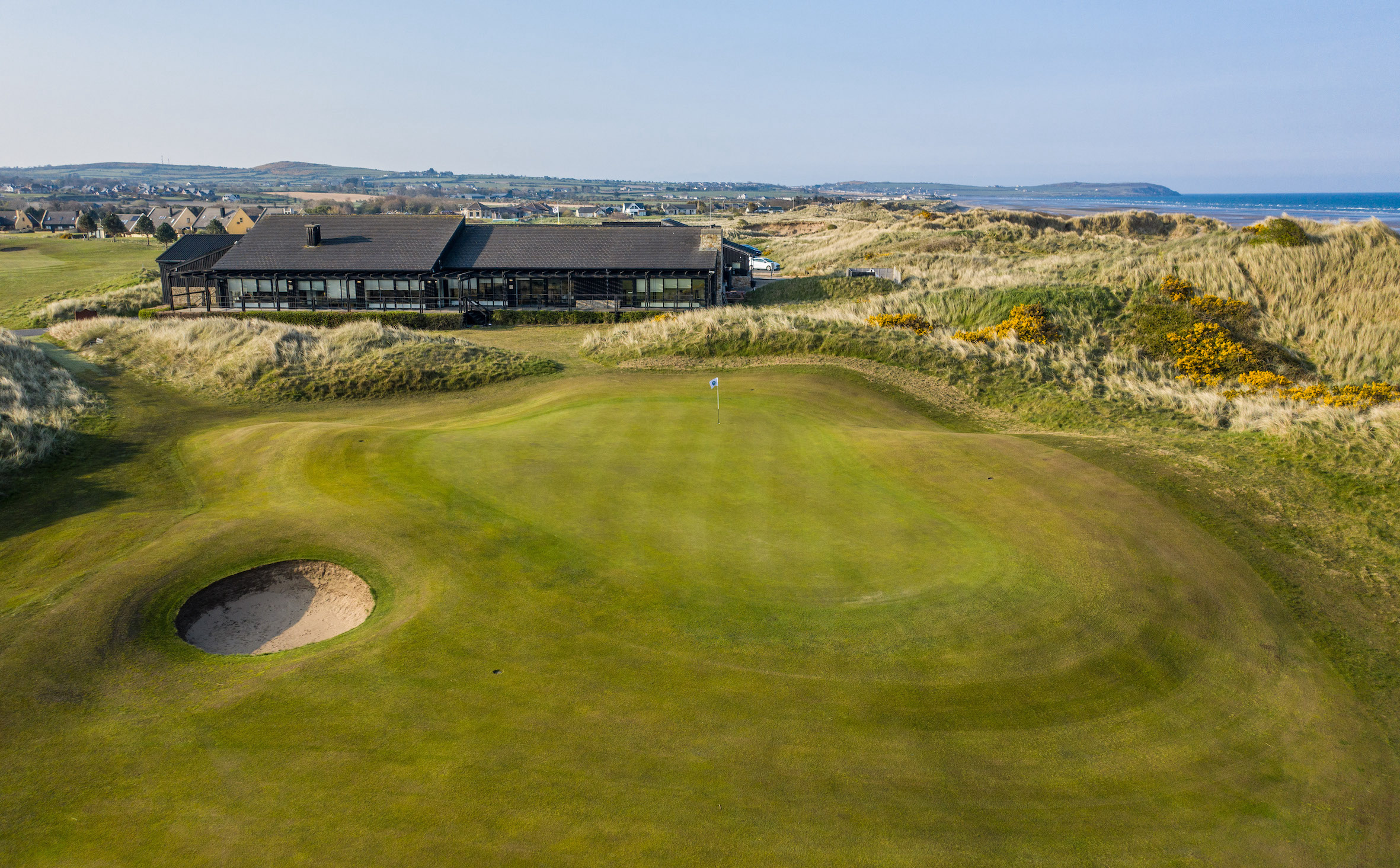 Seapoint Golf Links_Clubhouse and 18th Green