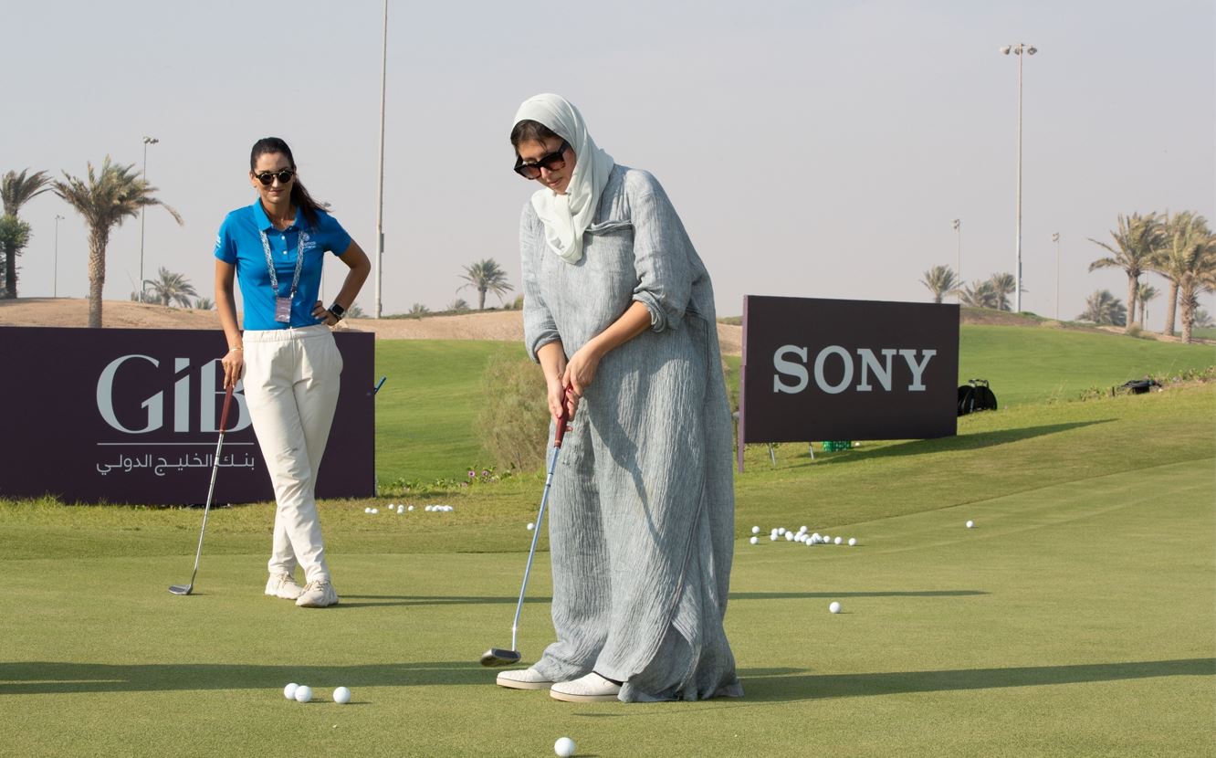 HRH Princess Nourah receives a golf lesson
