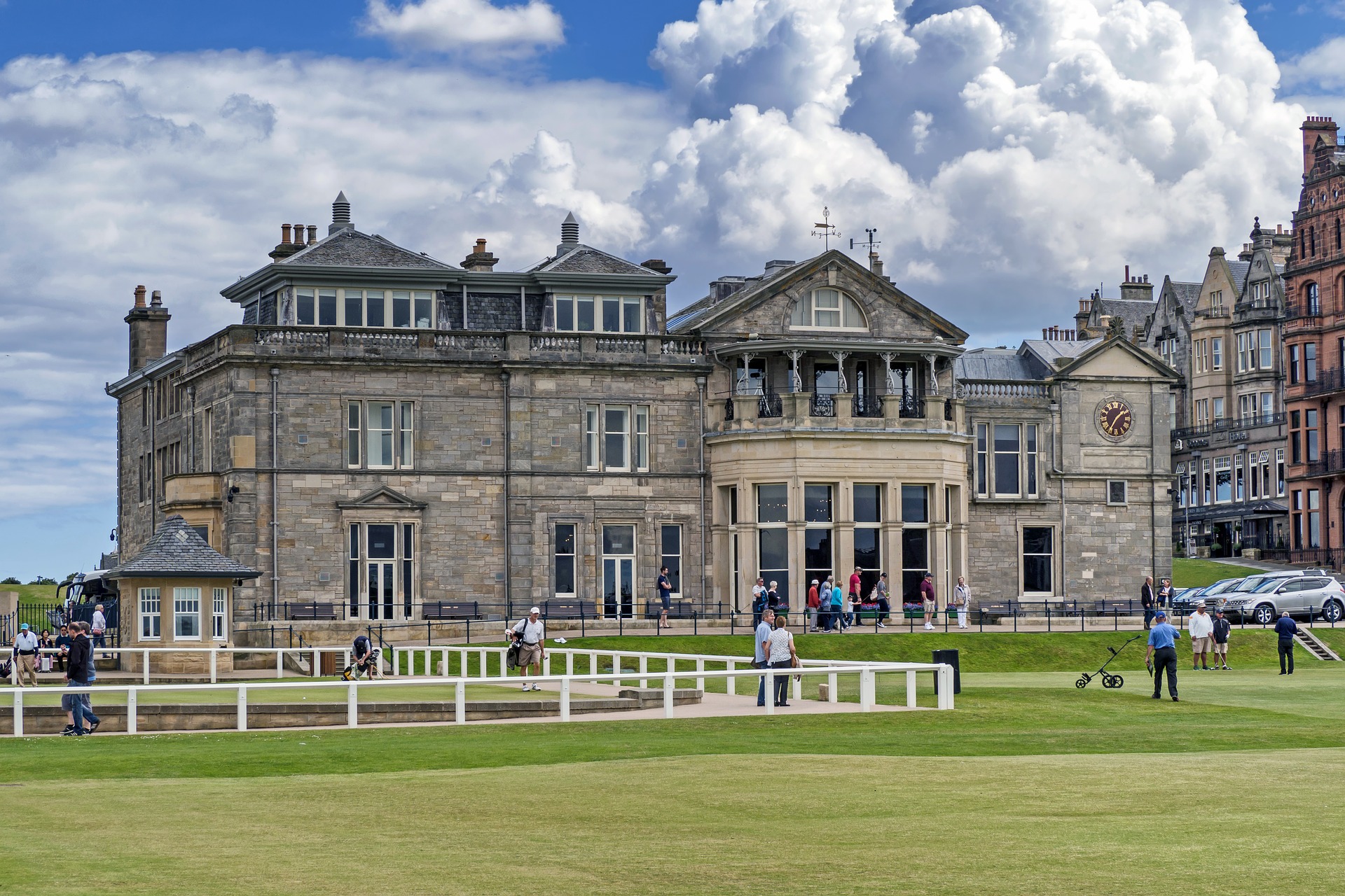 R&A_Clubhouse_St_Andrews_-1591285_1920