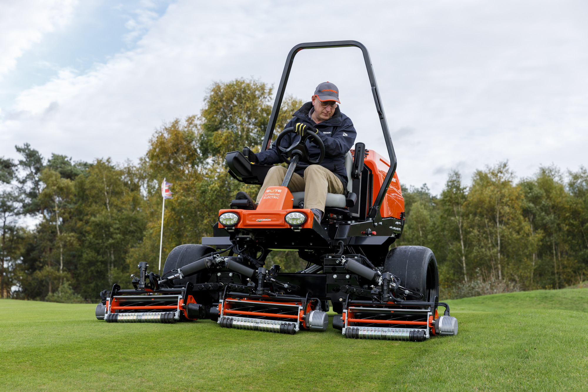 Golf Business News - Jacobsen to unveil first fully electric five