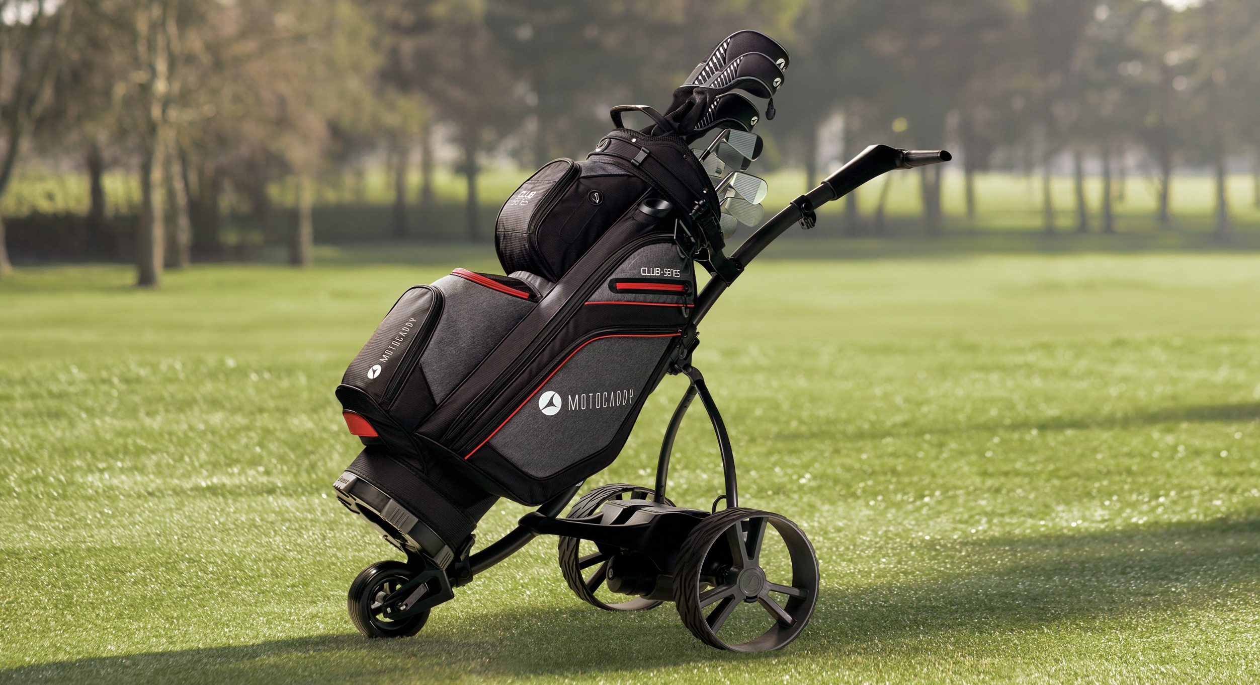 2024 SE with Club-Series Bag Lifestyle