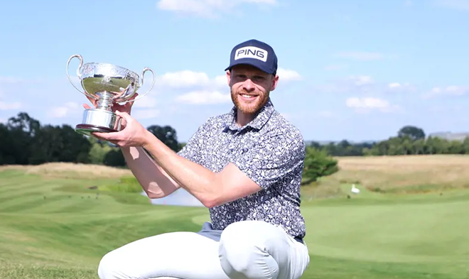 Howarth chips in to claim English PGA Championship glory