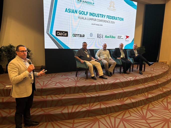 Chris Gray introduces Golf Course Renovation Panel (left to right) Owen Hester Rob Weiks Brett Mogg and Gavin Reid