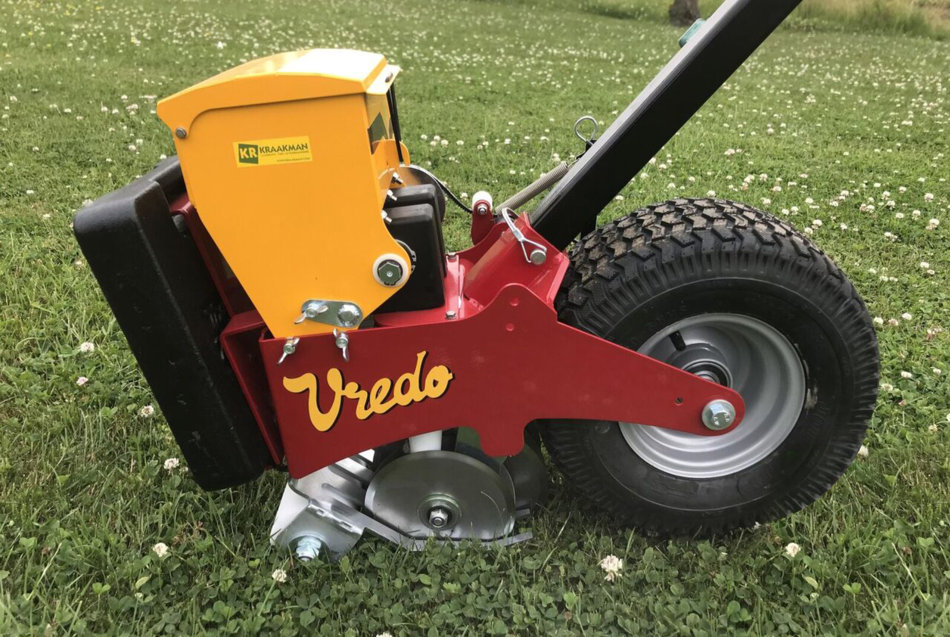 Vredo-Turf-Buddy-15-manual-seed-drill-